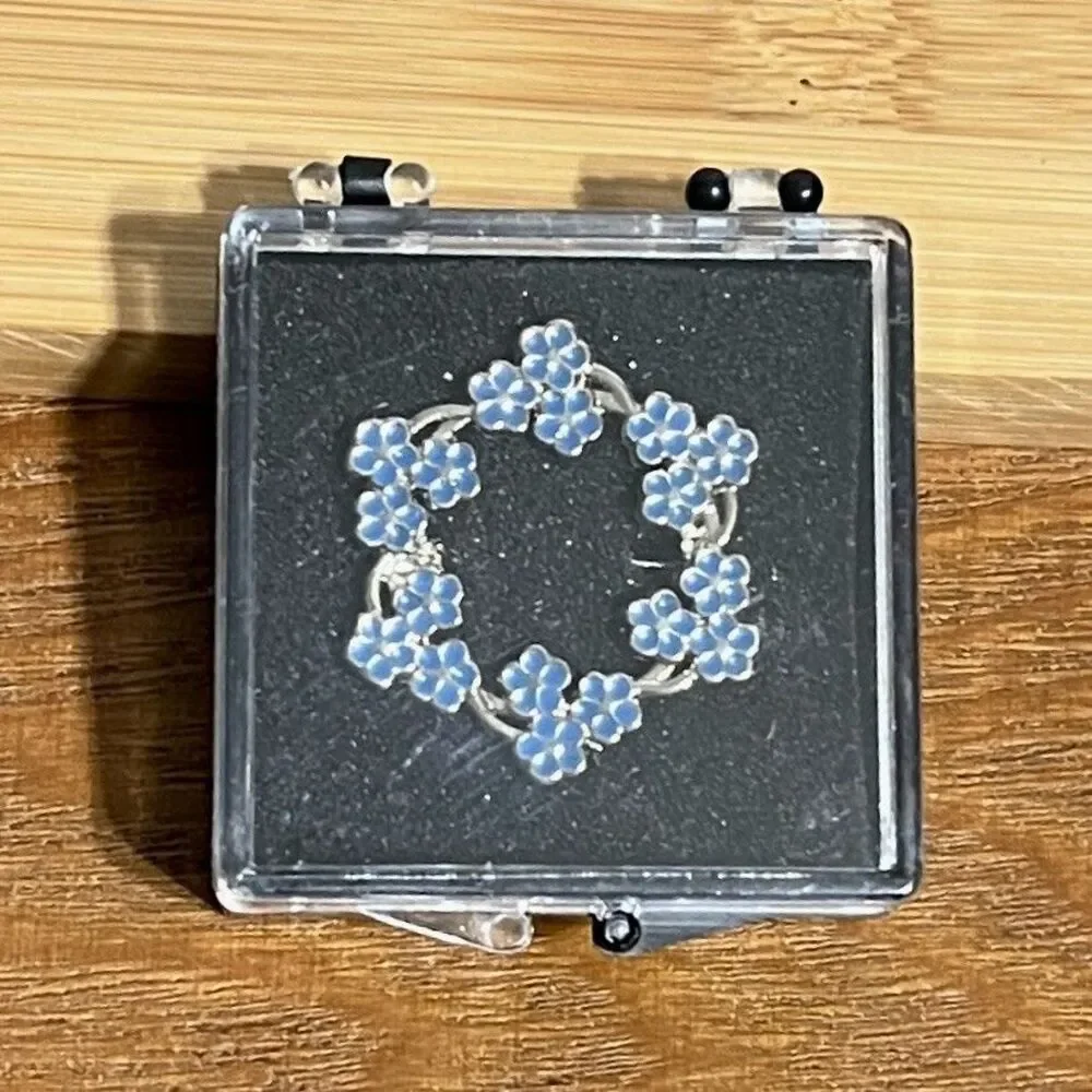 Forget Me Not Flower Pin Brooch Silver Tone Blue Enamel Wreath Boxed Retro 1